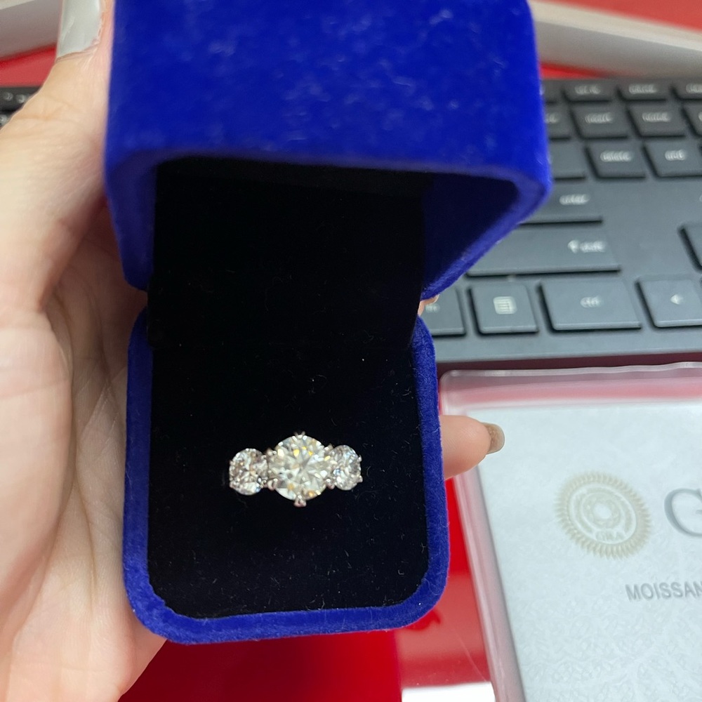 Real Moissanite Diamonds ring
